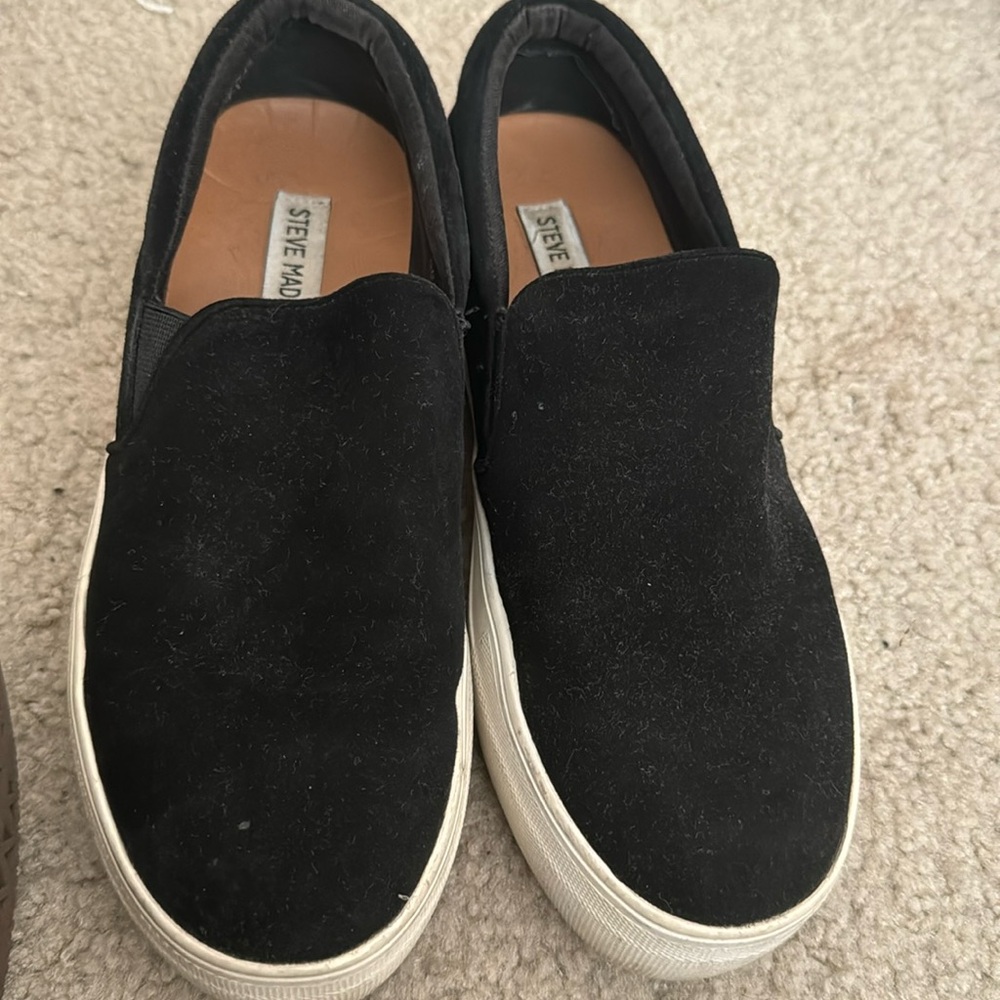 Suede Steve Madden slip on shoes